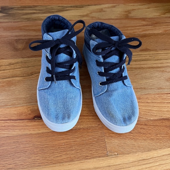 Light blue hi top shoes for boy with laces. Size 2Y - Picture 5 of 9